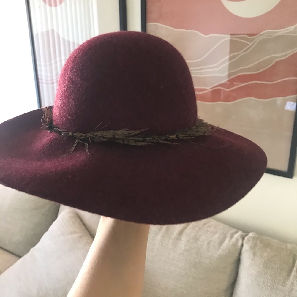 Wool burgundy hat w feather trim